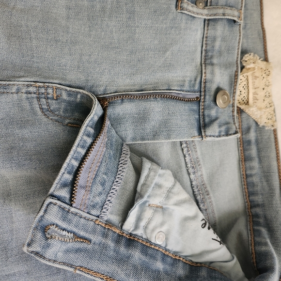 Altar'd State 5 pocket faded look flare jeans flower detail 70s retro size 28 - Picture 7 of 15